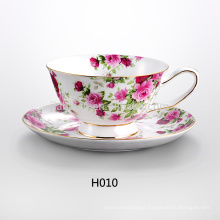 Copos e pires feitos sob encomenda do chá da porcelana do projeto da flor